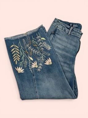 a.n.a. Women’s 12 Blue Hand-Embroidered Floral Distressed Wide Leg Crop Jeans